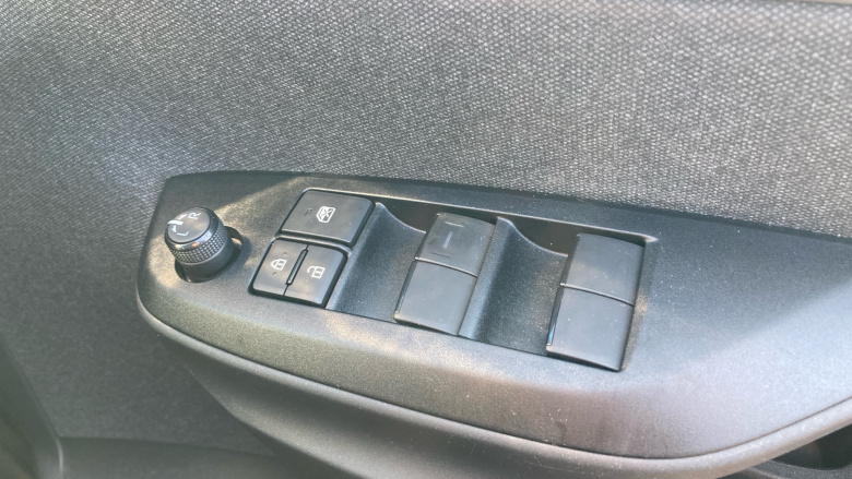 Toyota Yaris 1.5 Hybrid Design 5dr CVT Hybrid Hatchback